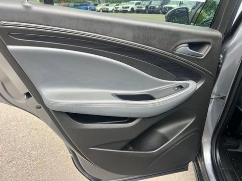 Used 2020 Buick Envision Essence FWD image 17