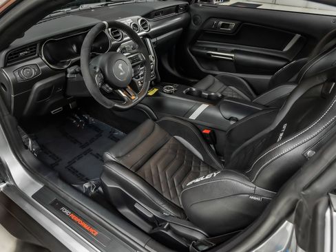 Used 2020 Ford Mustang Shelby GT500 w/ Technology Package RWD image 2
