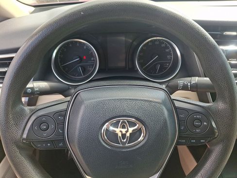 Used 2018 Toyota Camry LE FWD image 18