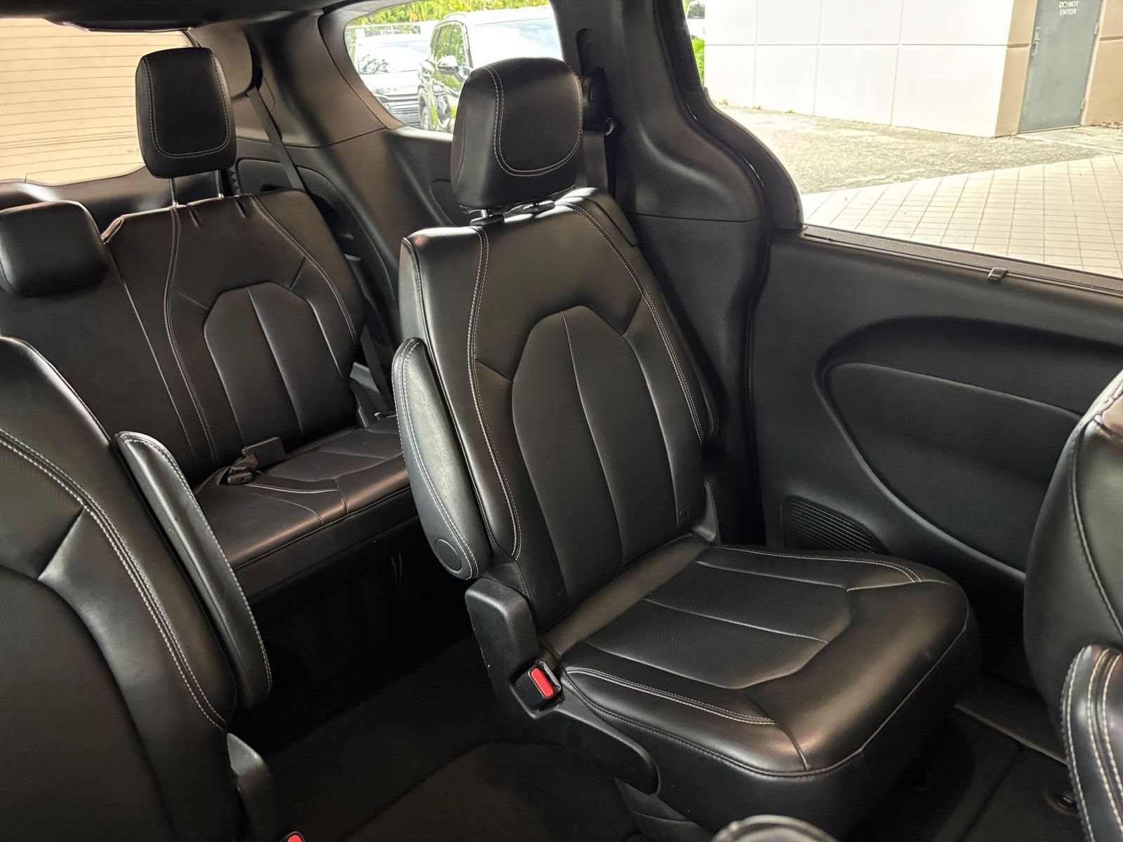 Used 2025 Chrysler Pacifica Select FWD image 38