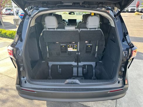 Used 2025 Toyota Sienna XLE w/ XLE Plus Package AWD/4WD image 27