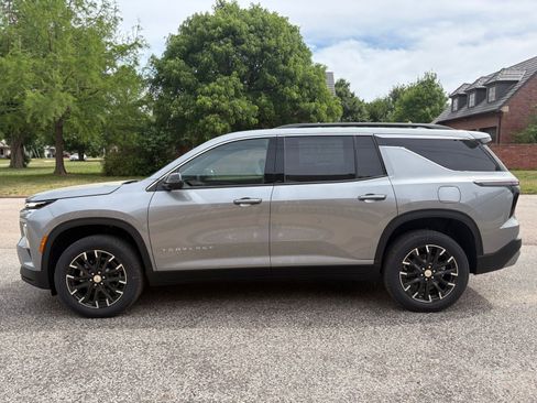 New 2026 Chevrolet Traverse LT w/ Sun and Wheel Package FWD image 2