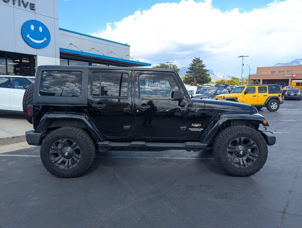 Used 2013 Jeep Wrangler Unlimited Sahara w/ Max Tow Pkg AWD/4WD image 2