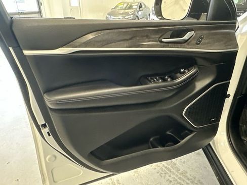 Used 2022 Jeep Grand Cherokee Limited 4xe image 32