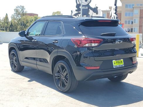 New 2026 Chevrolet TrailBlazer LT w/ Midnight Edition FWD image 5