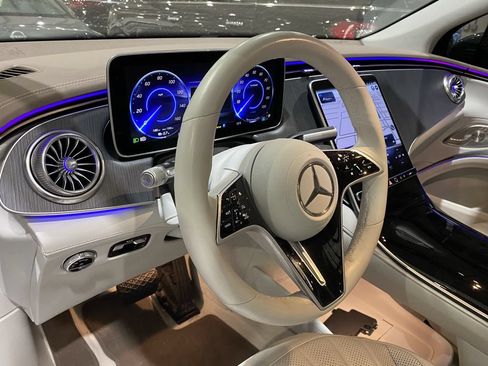 Certified 2023 Mercedes-Benz EQS 450+ SUV image 3