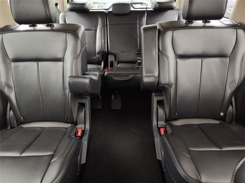 Used 2024 Ford Expedition XLT RWD image 29