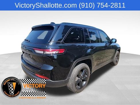 Used 2023 Jeep Grand Cherokee Limited w/ Black Appearance Package AWD/4WD image 30