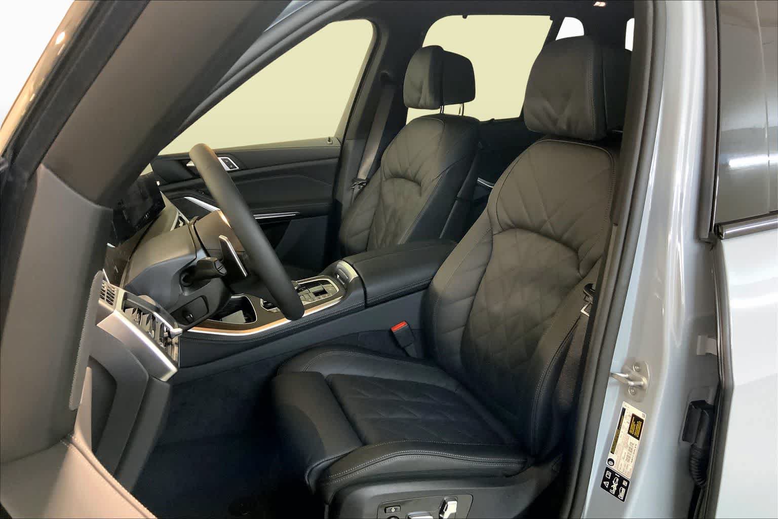 Used 2026 BMW X5 xDrive40i w/ M Sport Package AWD/4WD image 9