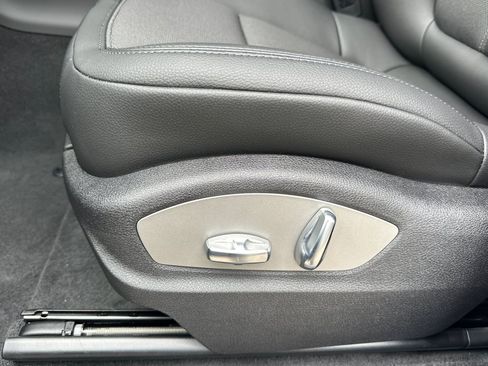 New 2026 Porsche Macan image 14