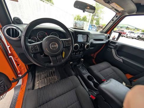 Used 2012 Jeep Wrangler Unlimited Sahara w/ Connectivity Group AWD/4WD image 6