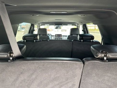 Used 2024 GMC Yukon XL SLT image 18