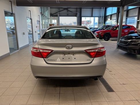 Used 2017 Toyota Camry SE image 5