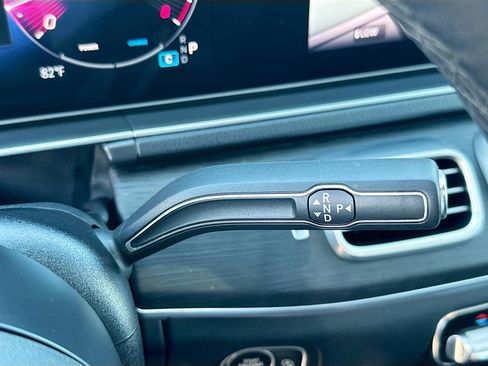 Used 2024 Mercedes-Benz GLS 450 4MATIC image 17