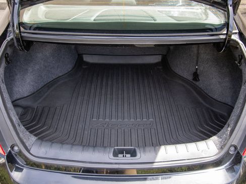 Used 2017 Honda Accord EX image 38
