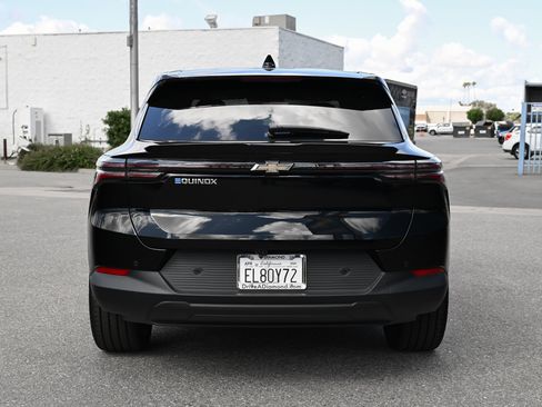 Used 2026 Chevrolet Equinox EV LT w/ LPO, Blackout Package image 5