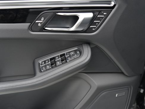 Certified 2026 Porsche Macan AWD/4WD image 26