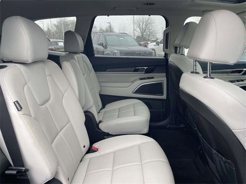 Certified 2024 Kia Telluride EX w/ EX Captain's Chair Package image 23