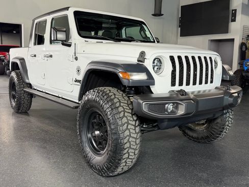 Used 2020 Jeep Gladiator Sport w/ Quick Order Package 24S image 2