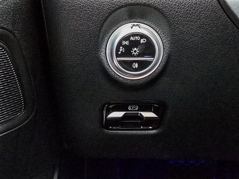 Used 2025 Mercedes-Benz C 300 4MATIC Sedan image 25