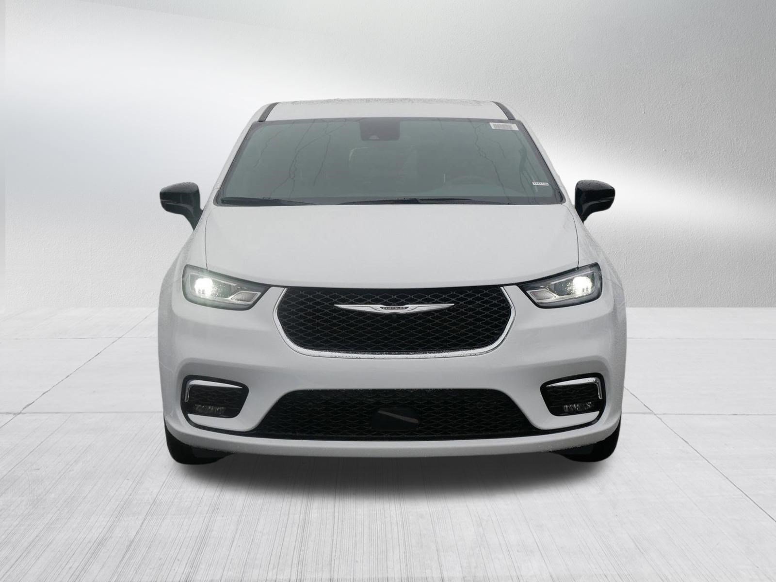 New 2026 Chrysler Pacifica Select FWD image 2
