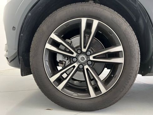 Used 2018 Volvo XC60 T5 Momentum w/ Vision Package image 22