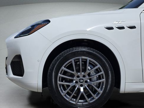 Used 2024 Maserati Grecale GT AWD/4WD image 34