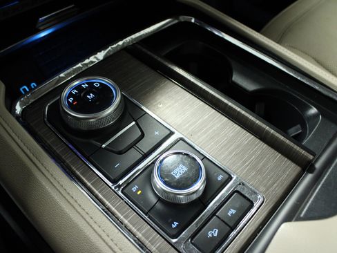 Used 2022 Ford Expedition Max Limited image 24