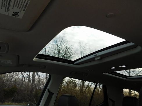 Used 2021 Chevrolet Traverse Premier w/ Redline Edition image 12