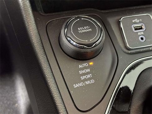 Used 2023 Jeep Cherokee Altitude Lux w/ Lux Elite Package image 31