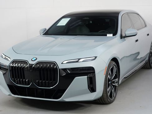 Used 2024 BMW 760i xDrive w/ Premium Package 2 AWD/4WD image 57