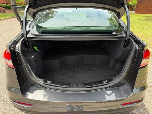 Used 2019 Ford Fusion Titanium FWD image 14