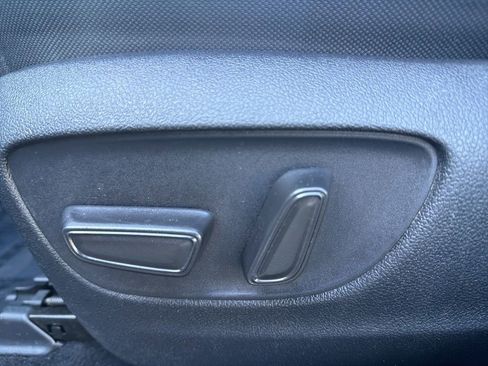 Used 2023 Toyota Highlander LE image 15