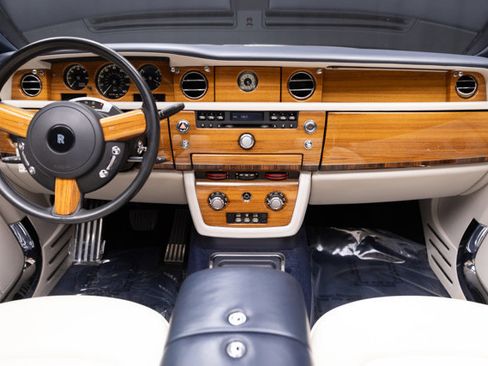 Used 2010 Rolls-Royce Phantom Drophead Coupe image 3