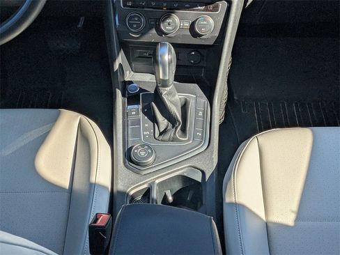 Used 2020 Volkswagen Tiguan SEL image 20