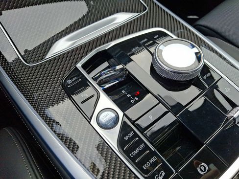 Used 2025 BMW X7 M60i image 15