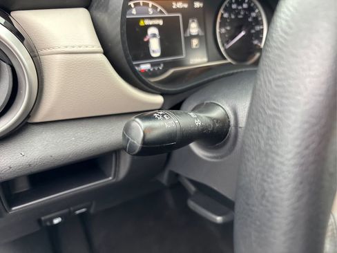 Certified 2022 Nissan Versa SV image 24