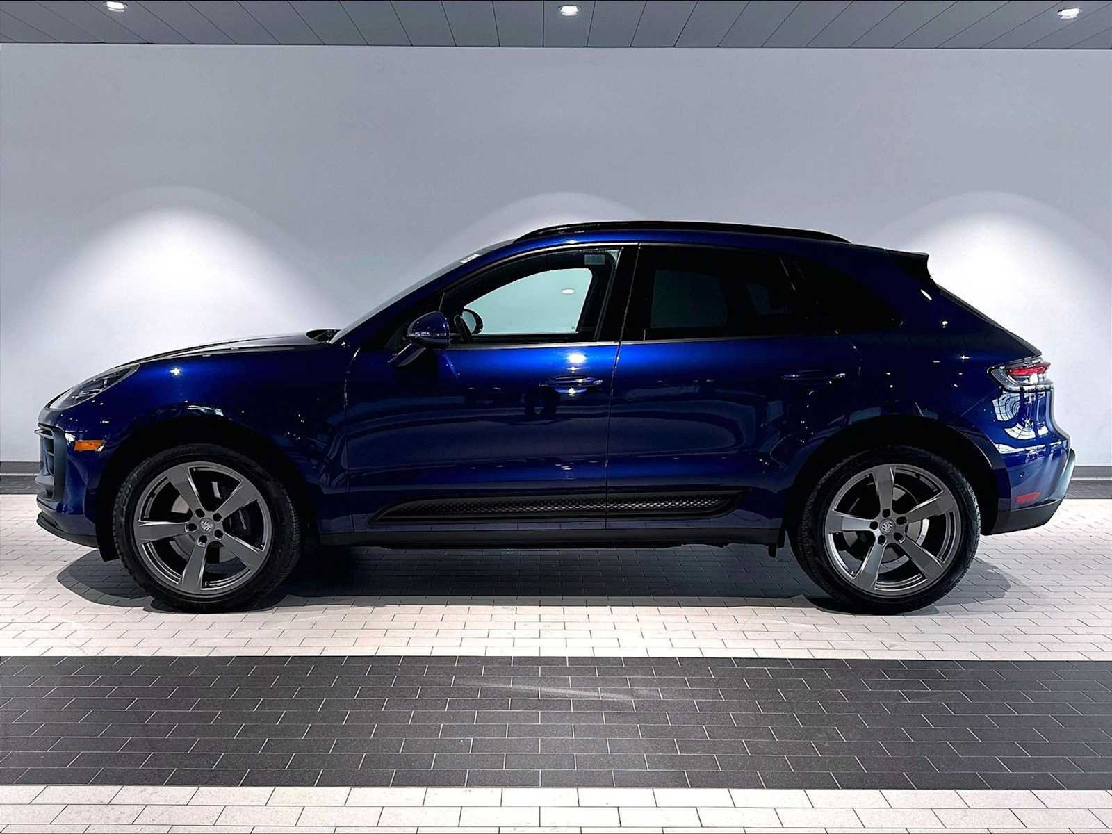 Used 2022 Porsche Macan AWD/4WD image 2