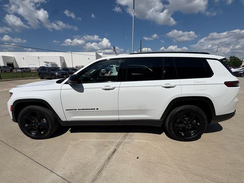 Used 2021 Jeep Grand Cherokee L Laredo AWD/4WD image 5