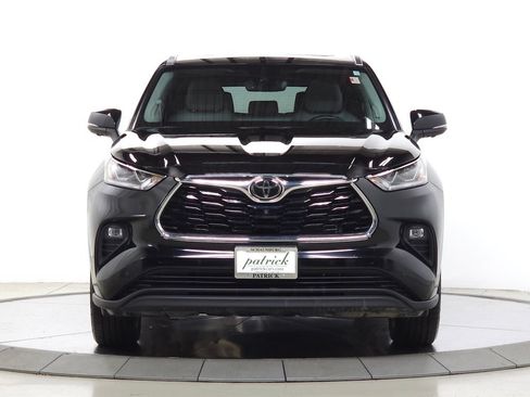 Used 2023 Toyota Highlander Limited AWD/4WD image 2
