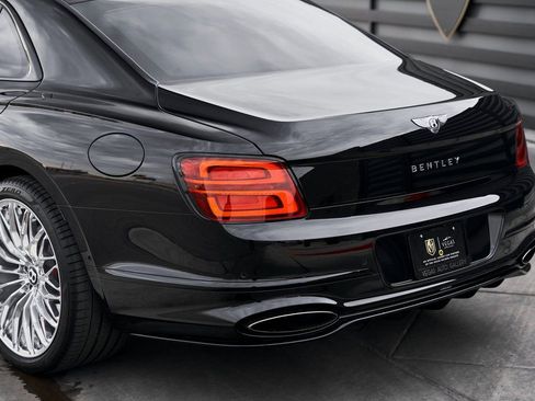 Used 2025 Bentley Flying Spur Plug-In Hybrid image 11