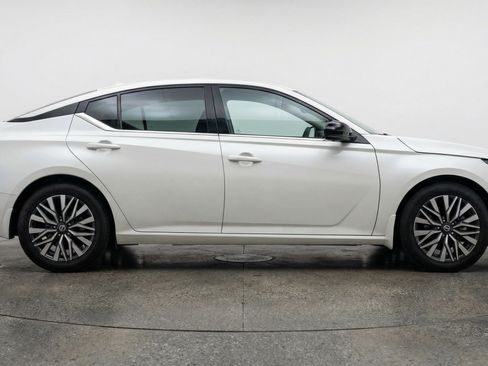 Used 2025 Nissan Altima 2.5 SV image 11