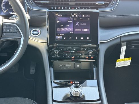 New 2025 Jeep Grand Cherokee Altitude image 16