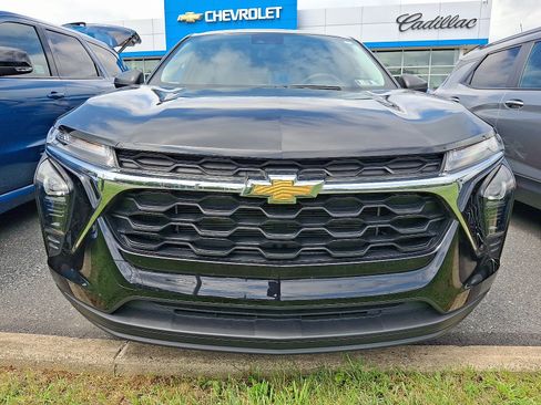 Certified 2025 Chevrolet Trax LS w/ Driver Confidence Package FWD image 2