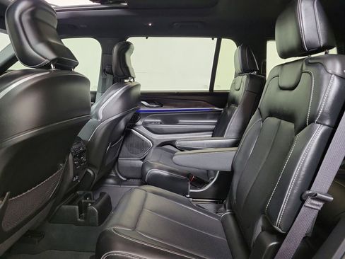 Used 2023 Jeep Grand Cherokee L Overland w/ Luxury Tech Group IV RWD image 24