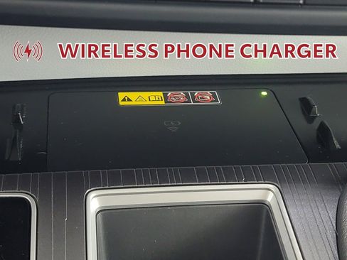 Used 2025 Toyota Sienna LE image 24