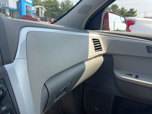 Used 2011 Chevrolet Traverse LT w/ Personal Connectivity Package image 23