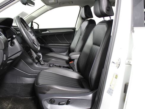 Used 2022 Volkswagen Tiguan SE w/ Panoramic Sunroof Package AWD/4WD image 13