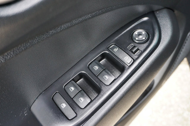 Used 2024 Hyundai Venue SEL FWD image 11