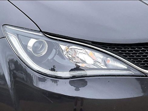 Used 2018 Chrysler Pacifica Touring-L Plus FWD image 30